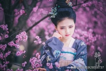 《醉花阴·薄雾浓云愁永昼》及赏析