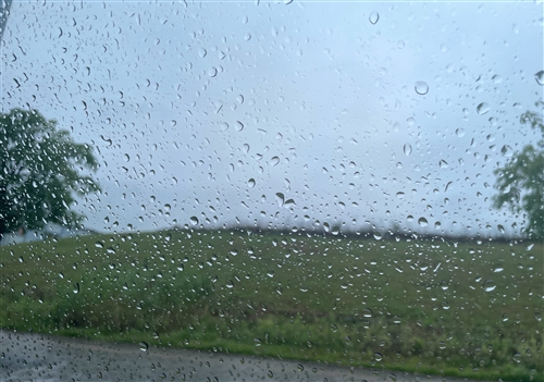 下雨天吸引人的朋友圈文案(精选67句)